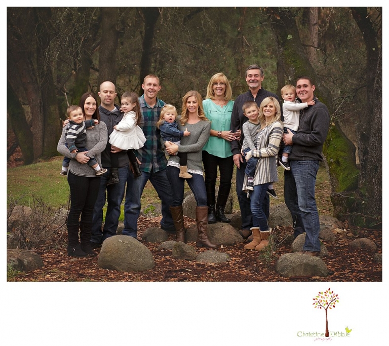 Sonora Family Photographer Christine Dibble Photography takes family portraits of an extended family as they gather to celebrate Christmas in Sonora near Indigeny Reserve.