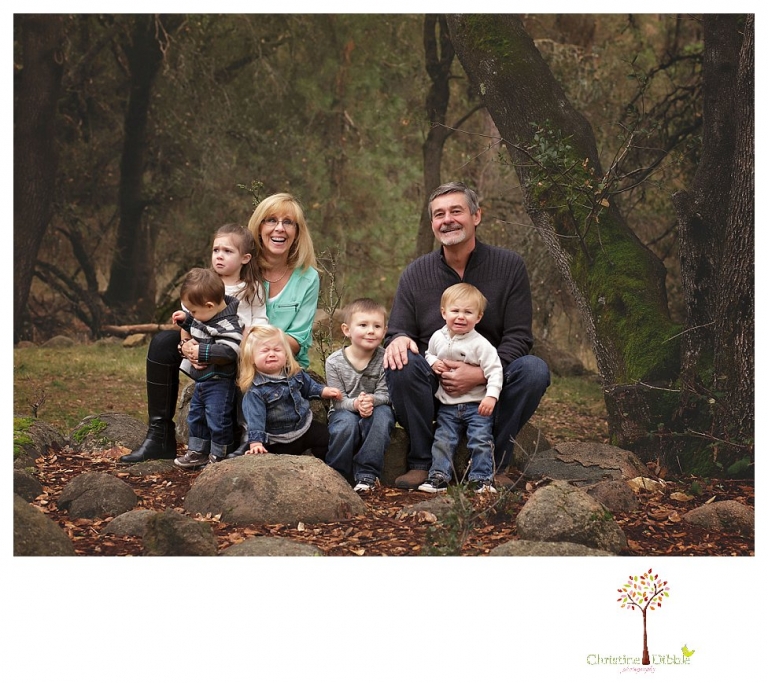 Sonora Family Photographer Christine Dibble Photography takes family portraits of an extended family as they gather to celebrate Christmas in Sonora near Indigeny Reserve.