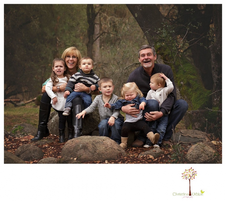 Sonora Family Photographer Christine Dibble Photography takes family portraits of an extended family as they gather to celebrate Christmas in Sonora near Indigeny Reserve.