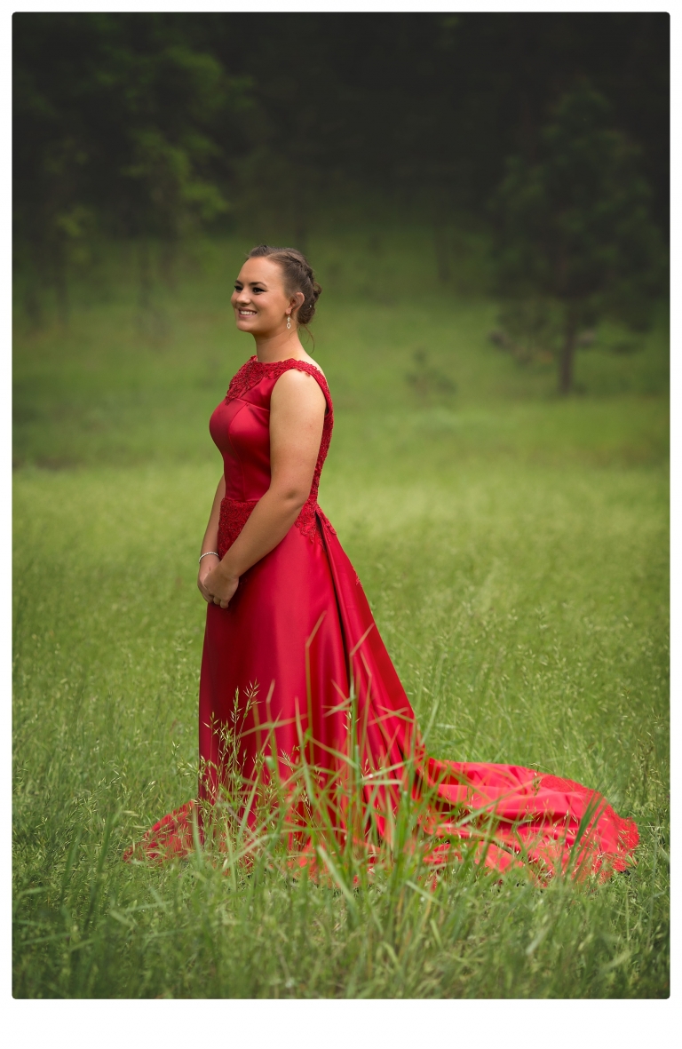 Sonora senior portrait photographer Christine Dibble Photography takes portraits of couples before the Summerville High School prom in a field wet from rain with a blue velvet chair.