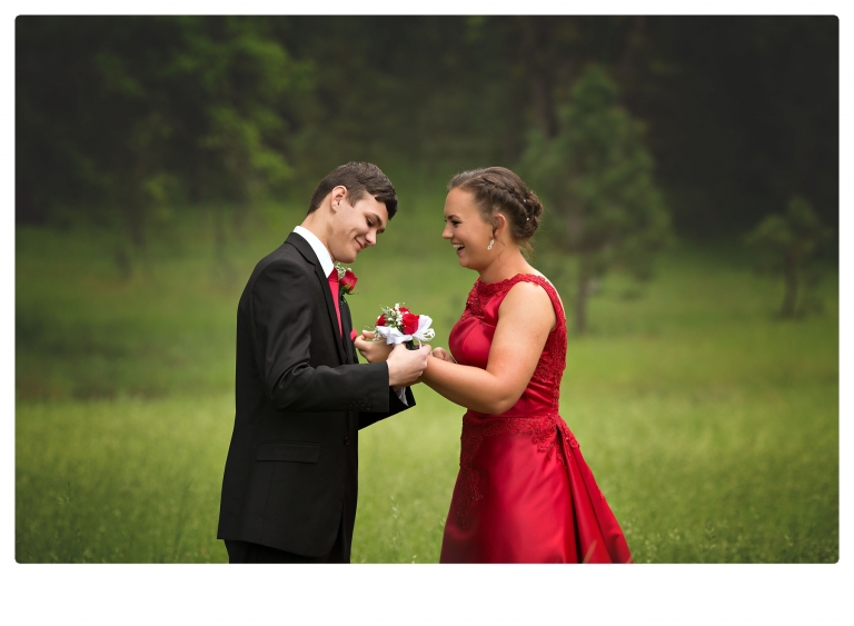 Sonora senior portrait photographer Christine Dibble Photography takes portraits of couples before the Summerville High School prom in a field wet from rain with a blue velvet chair.