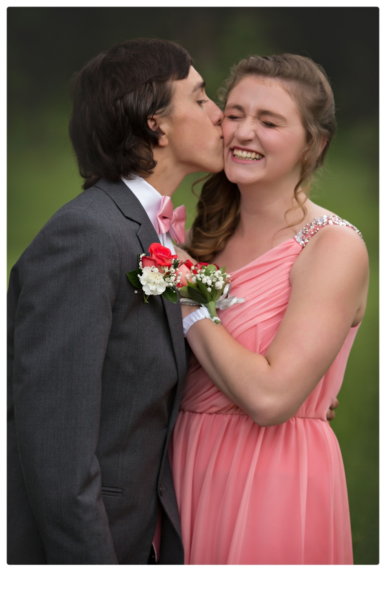 Sonora senior portrait photographer Christine Dibble Photography takes portraits of couples before the Summerville High School prom in a field wet from rain with a blue velvet chair.
