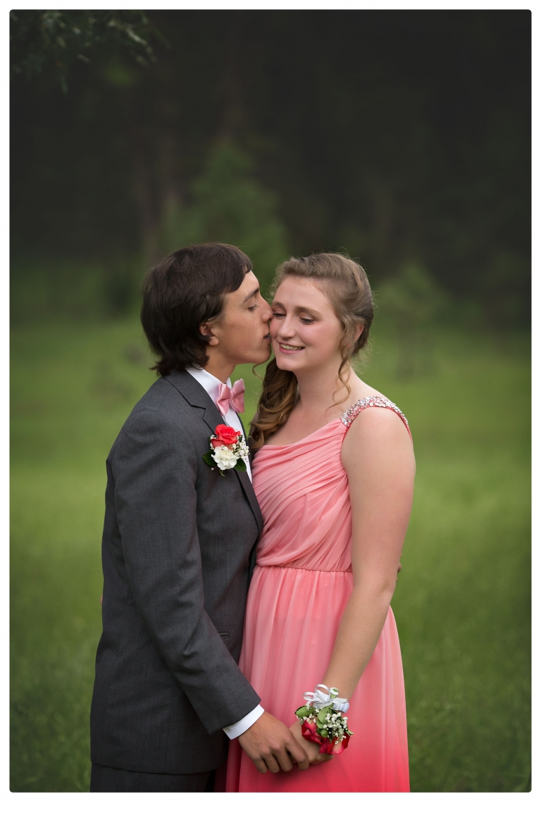 Sonora senior portrait photographer Christine Dibble Photography takes portraits of couples before the Summerville High School prom in a field wet from rain with a blue velvet chair.