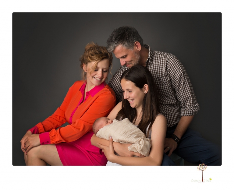 Best Sonora Newborn Photographer Christine Dibble Photography takes studio portraits of a baby sister with her parents and older sister and then posed newborn photos of baby alone.