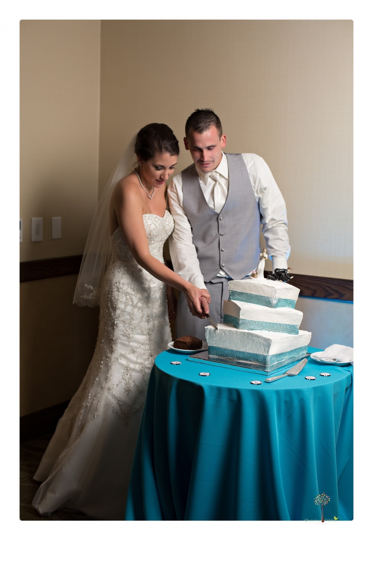 Sonora Wedding Photographer Christine Dibble Photography takes wedding photos at a Black Oak Casino Resort wedding.