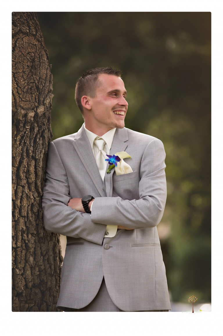 Sonora Wedding Photographer Christine Dibble Photography takes wedding photos at a Black Oak Casino Resort wedding.