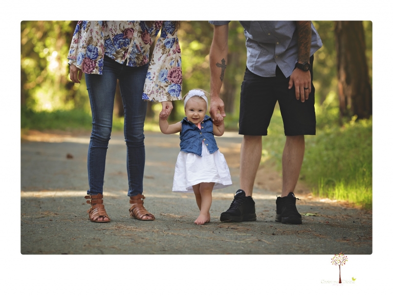 Sonora and Grass Valley family photographer Christine Dibble Photography takes first birthday cake smash photos of a baby girl and her family.  