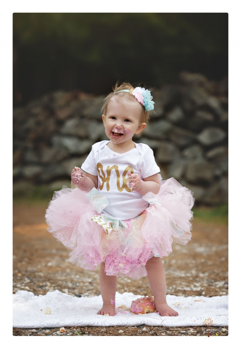 Sonora and Grass Valley family photographer Christine Dibble Photography takes first birthday cake smash photos of a baby girl and her family.  