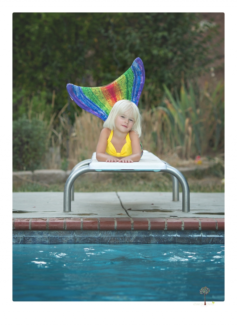 Sonora Child Photographer Christine Dibble Photography takes mermaid birthday photos of a five year old girl in her finfun mermaid tail in her swimming pool.