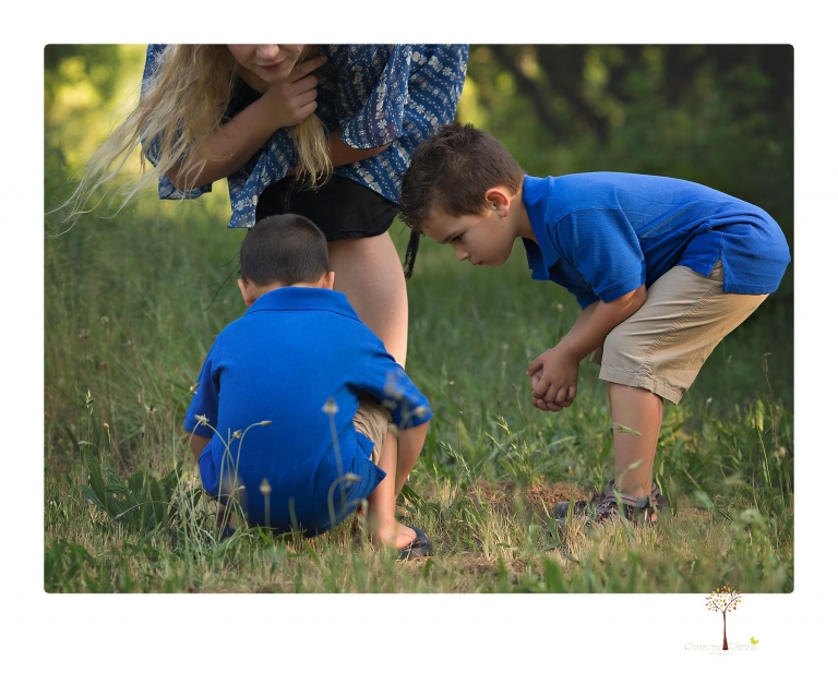 Sonora family photographer Christine Dibble Photography takes photos of a mom and her boys as they wander around Indigeny Reserve.