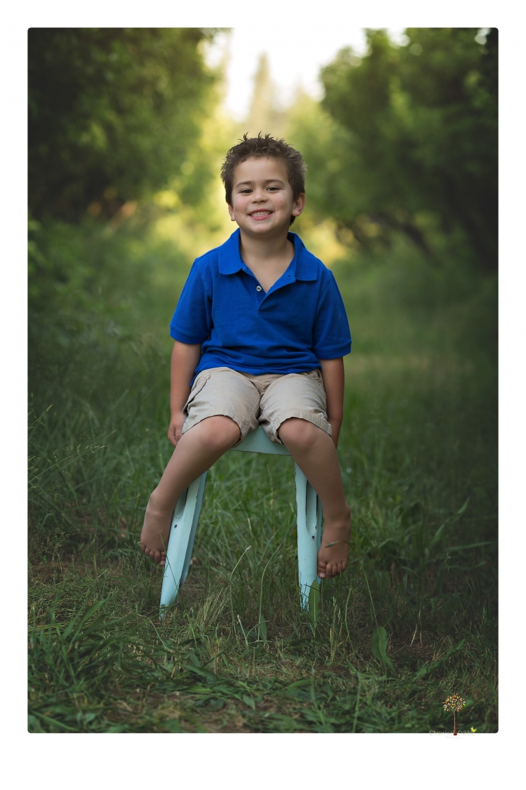 Sonora family photographer Christine Dibble Photography takes photos of a mom and her boys as they wander around Indigeny Reserve.