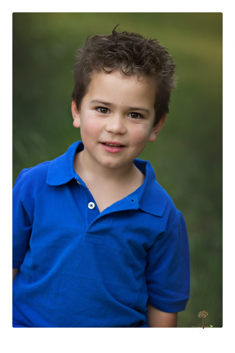Sonora family photographer Christine Dibble Photography takes photos of a mom and her boys as they wander around Indigeny Reserve.