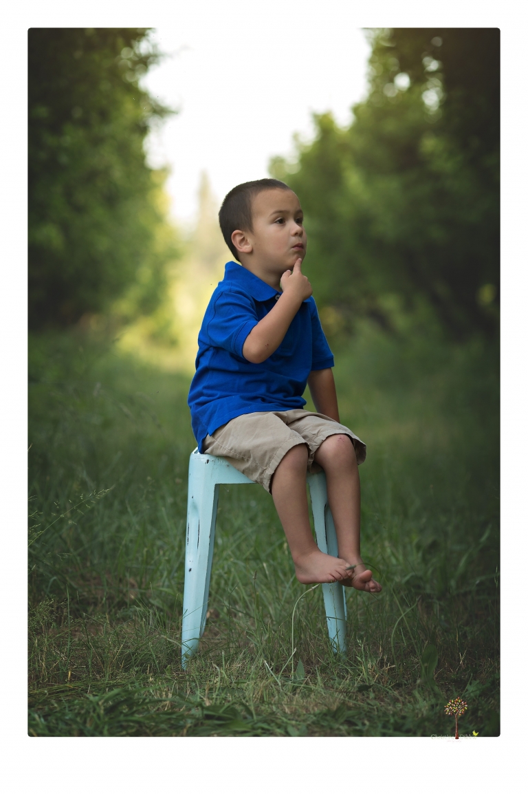 Sonora family photographer Christine Dibble Photography takes photos of a mom and her boys as they wander around Indigeny Reserve.