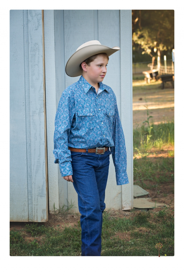 Sonora graduation photographer Christine Dibble Photography takes eighth grade graduation portraits of a girl in a pink lace dress, jeans and cowboy boots with her family, dogs, and steer, Big Mac in her family's yard.