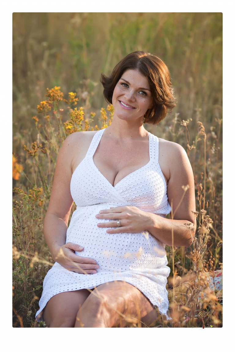 Sonora pregnancy photographer Christine Dibble Photography takes maternity portraits in golden sunlight outdoors of women wearing maternity dresses and tulle wraps.