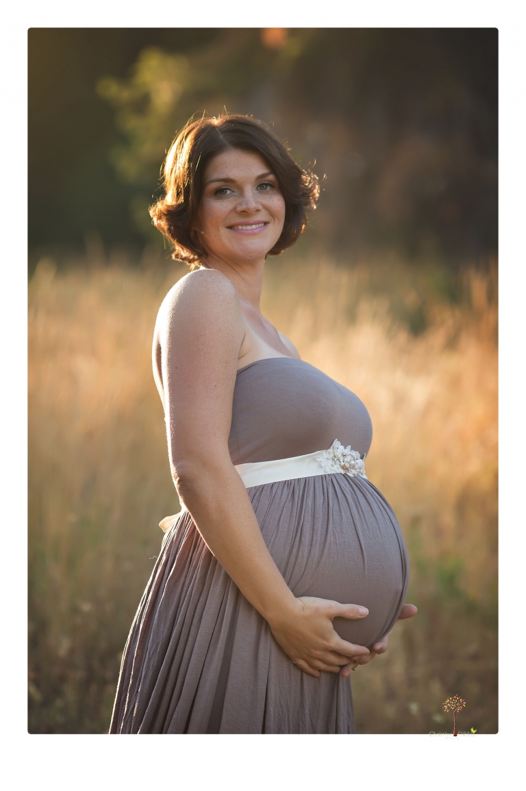 Sonora pregnancy photographer Christine Dibble Photography takes maternity portraits in golden sunlight outdoors of women wearing maternity dresses and tulle wraps.