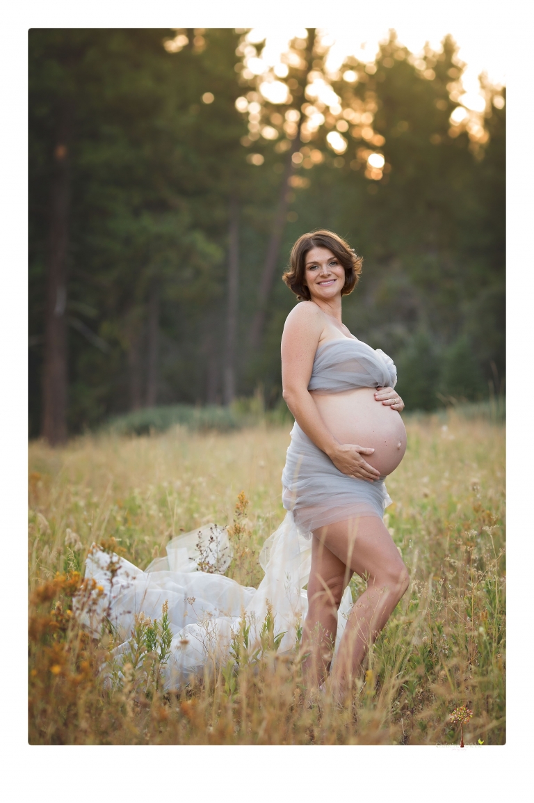 Sonora pregnancy photographer Christine Dibble Photography takes maternity portraits in golden sunlight outdoors of women wearing maternity dresses and tulle wraps.