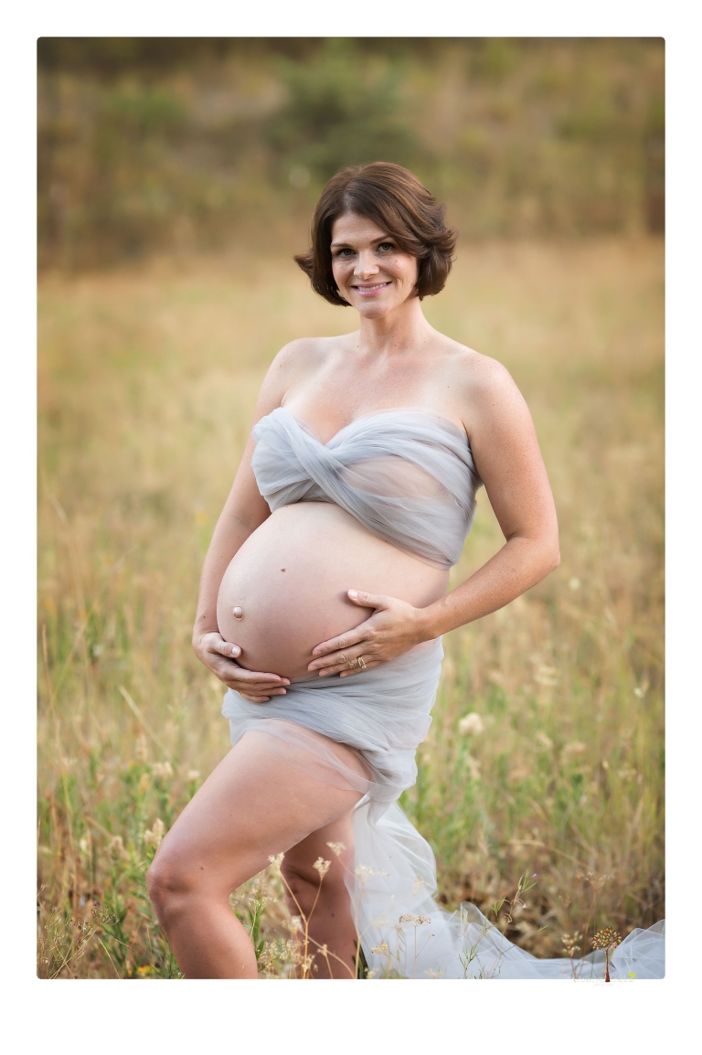 Sonora pregnancy photographer Christine Dibble Photography takes maternity portraits in golden sunlight outdoors of women wearing maternity dresses and tulle wraps.