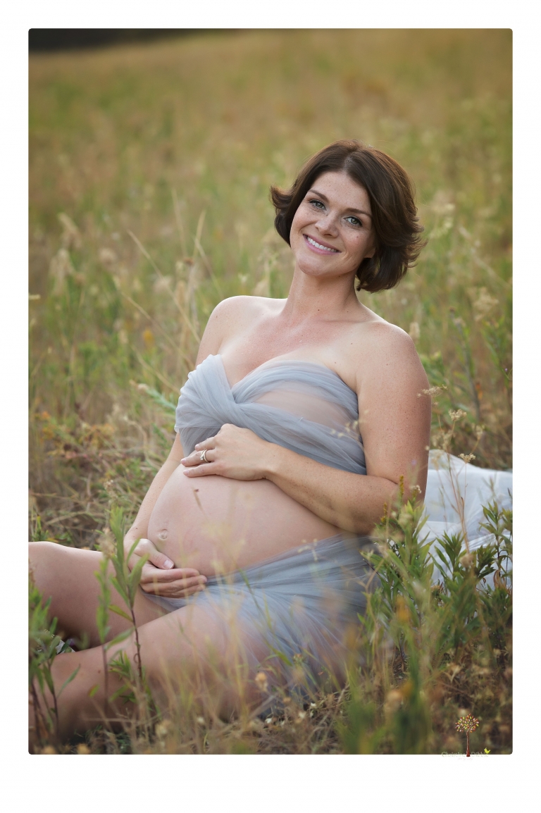 Sonora pregnancy photographer Christine Dibble Photography takes maternity portraits in golden sunlight outdoors of women wearing maternity dresses and tulle wraps.