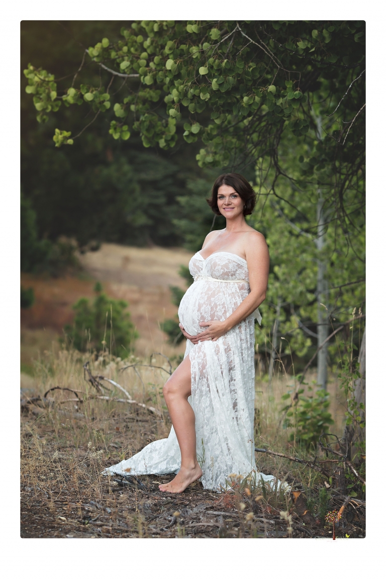 Sonora pregnancy photographer Christine Dibble Photography takes maternity portraits in golden sunlight outdoors of women wearing maternity dresses and tulle wraps.