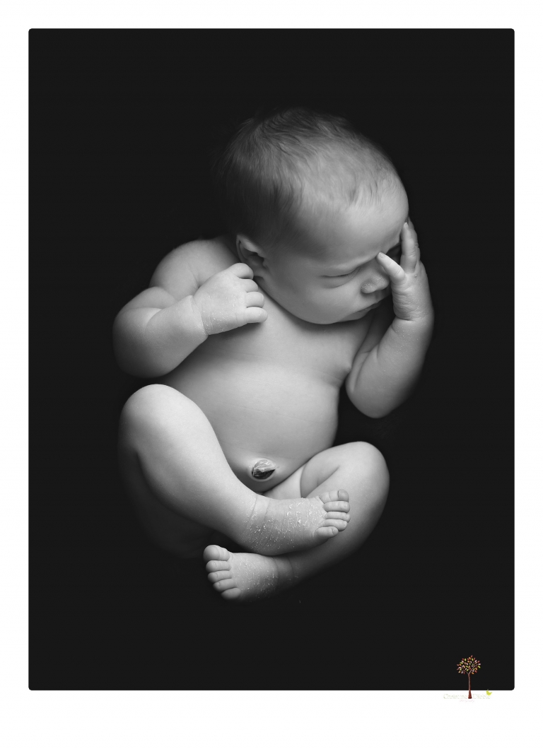 Best Sonora newborn photographer Christine Dibble Photography takes wide awake newborn studio portraits of a baby girl with her parents and in wraps.