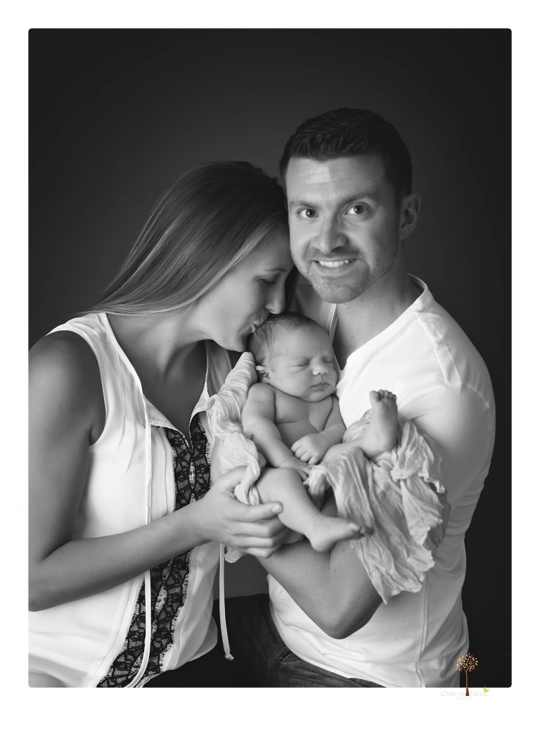 Best Sonora newborn photographer Christine Dibble Photography takes wide awake newborn studio portraits of a baby girl with her parents and in wraps.