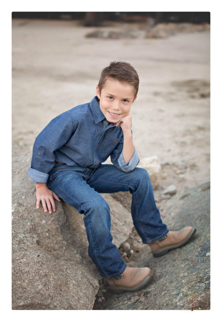 Sonora photographer Christine Dibble Photography takes family portraits at Pinecrest Lake in a golden lit field and on the beach.