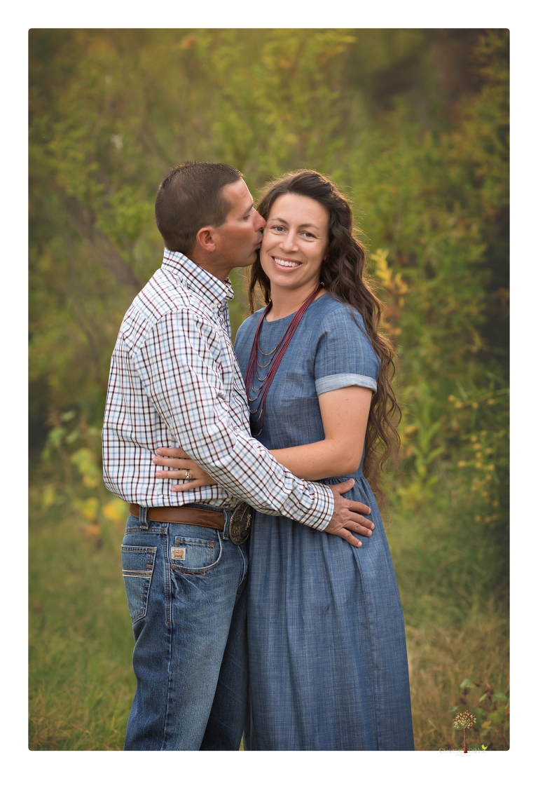 Sonora family photographer Christine Dibble Photography takes family portraits at Knights Ferry of a large family in perfectly coordinating outfits.