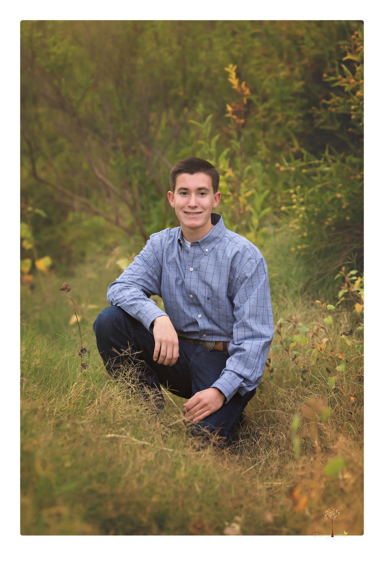 Sonora family photographer Christine Dibble Photography takes family portraits at Knights Ferry of a large family in perfectly coordinating outfits.