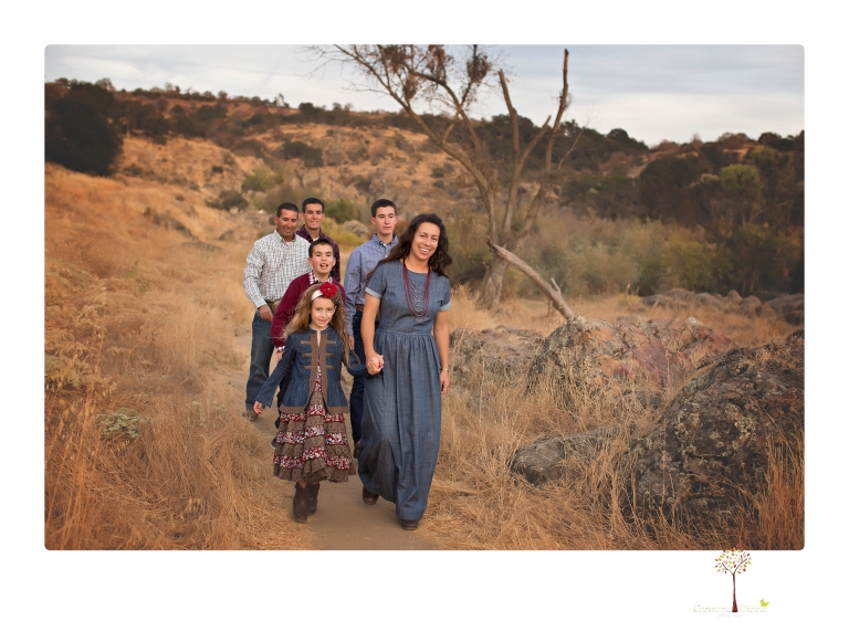 Sonora family photographer Christine Dibble Photography takes family portraits at Knights Ferry of a large family in perfectly coordinating outfits.