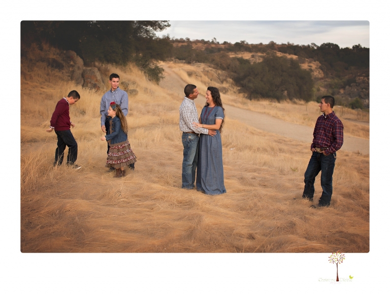Sonora family photographer Christine Dibble Photography takes family portraits at Knights Ferry of a large family in perfectly coordinating outfits.