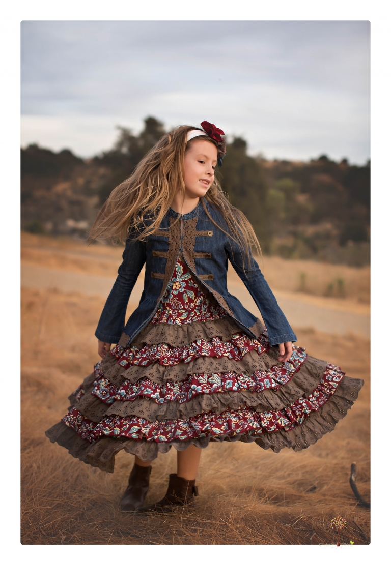 Sonora family photographer Christine Dibble Photography takes family portraits at Knights Ferry of a large family in perfectly coordinating outfits.