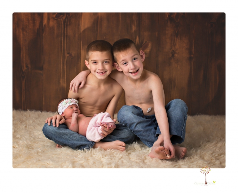 Best Sonora newborn photographer Christine Dibble Photography takes newborn portraits in her studio of a new baby sister and her big brothers and parents.