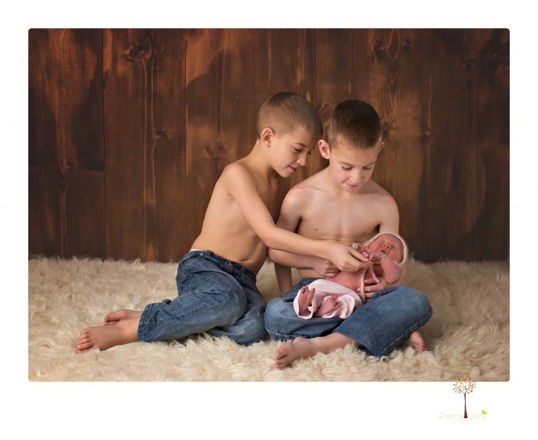 Best Sonora newborn photographer Christine Dibble Photography takes newborn portraits in her studio of a new baby sister and her big brothers and parents.