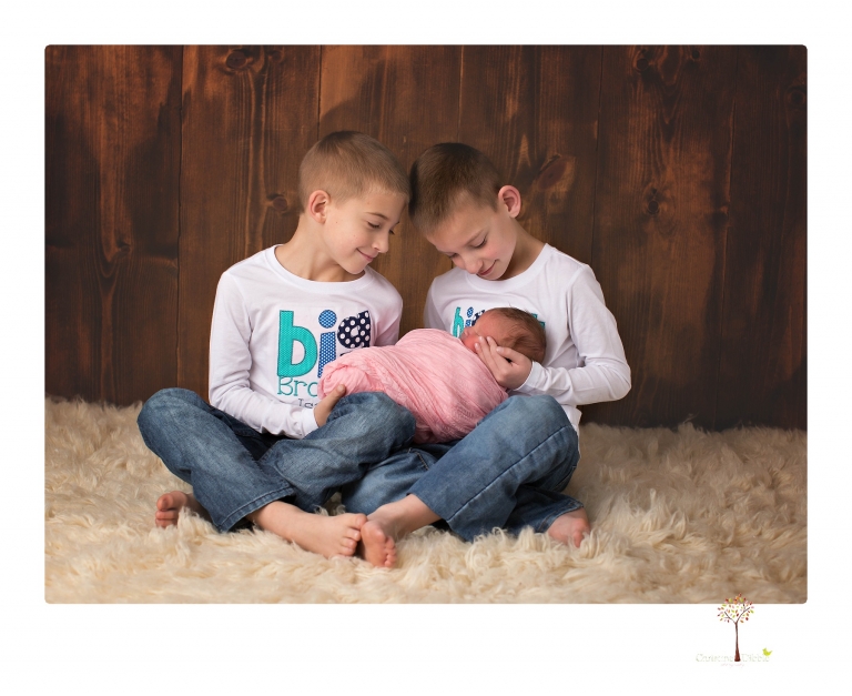 Best Sonora newborn photographer Christine Dibble Photography takes newborn portraits in her studio of a new baby sister and her big brothers and parents.