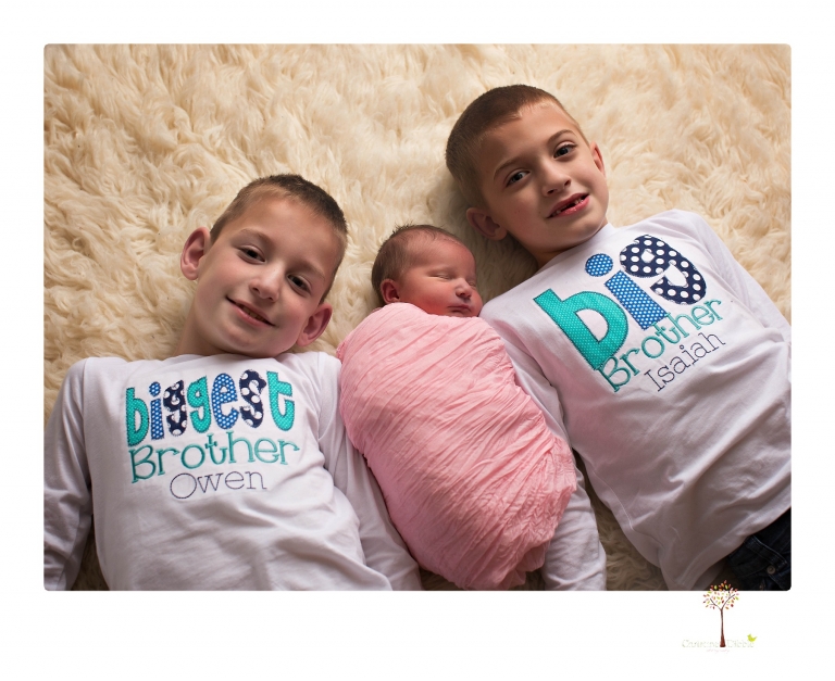 Best Sonora newborn photographer Christine Dibble Photography takes newborn portraits in her studio of a new baby sister and her big brothers and parents.