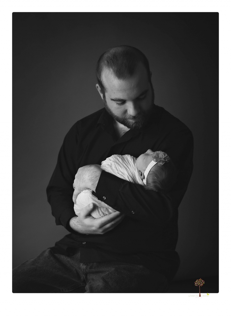 Best Sonora newborn photographer Christine Dibble Photography takes newborn portraits in her studio of a new baby sister and her big brothers and parents.