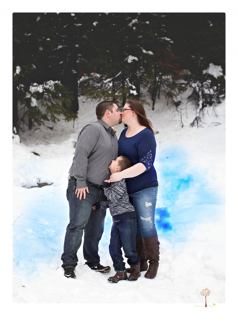 Sonora maternity photographer Christine Dibble Photography photographs a gender reveal session with colored smoke bombs in Long Barn in the snow.