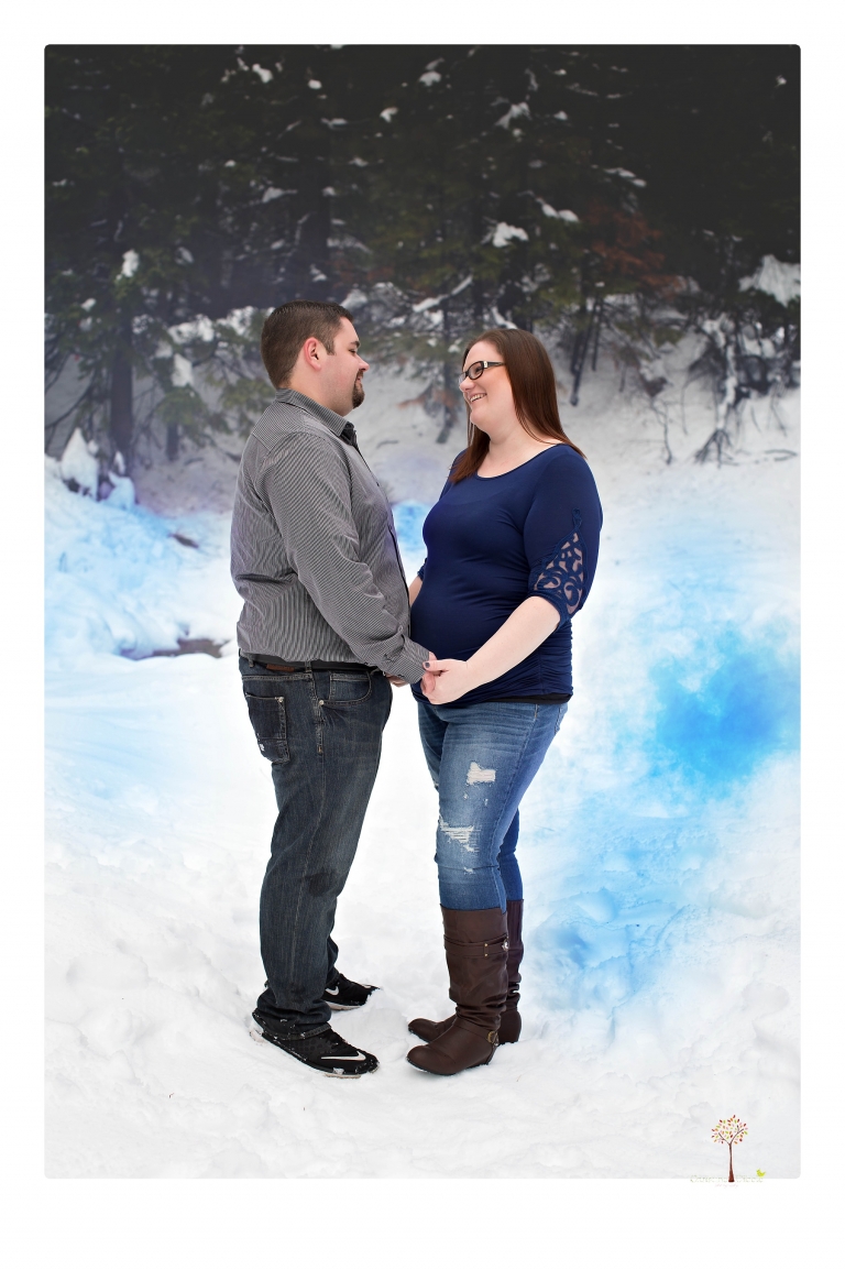 Sonora maternity photographer Christine Dibble Photography photographs a gender reveal session with colored smoke bombs in Long Barn in the snow.