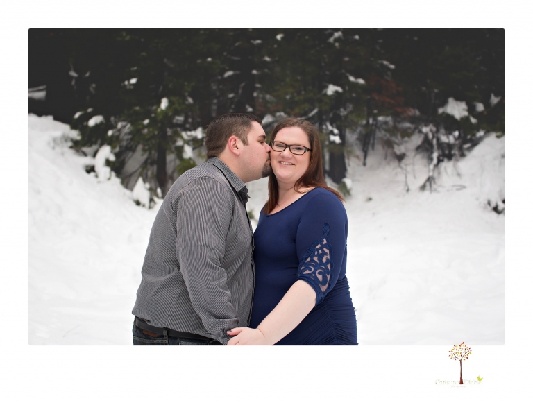 Sonora maternity photographer Christine Dibble Photography photographs a gender reveal session with colored smoke bombs in Long Barn in the snow.
