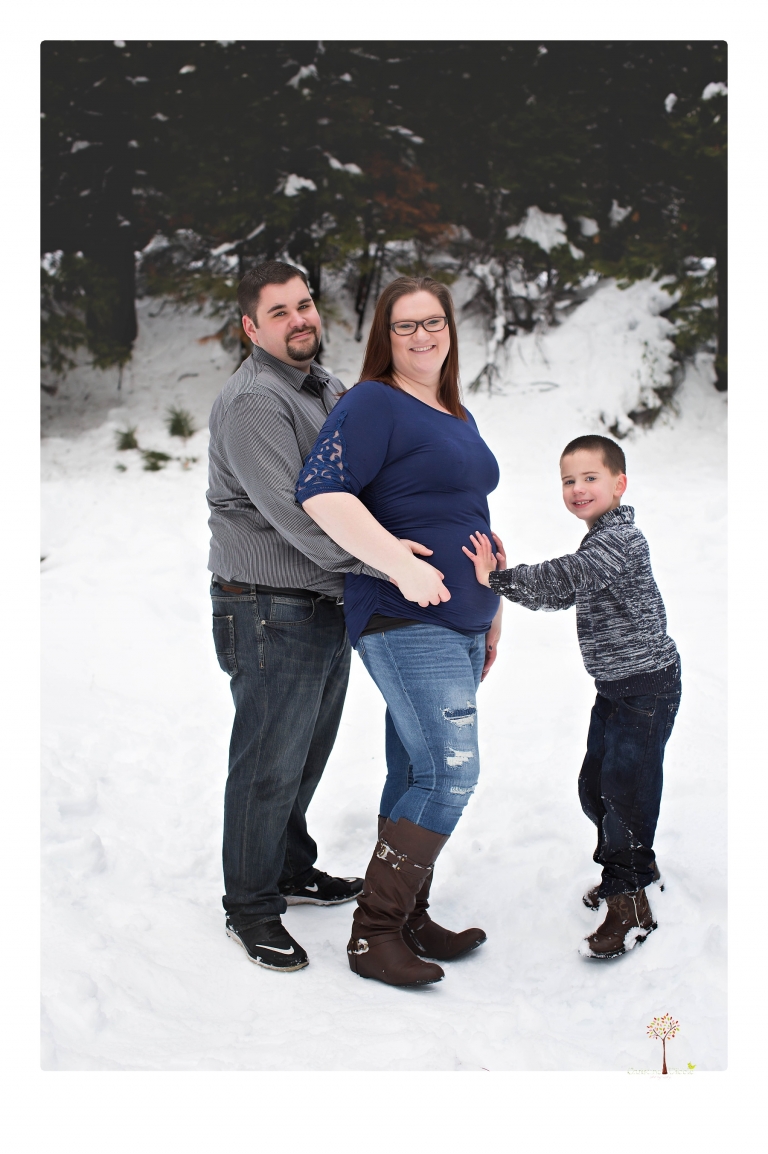 Sonora maternity photographer Christine Dibble Photography photographs a gender reveal session with colored smoke bombs in Long Barn in the snow.