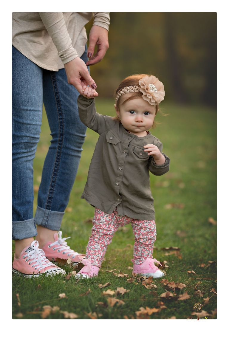 Sonora family photographer Christine Dibble Photography takes family portraits of a family at Indigeny Reserve with their baby girl.