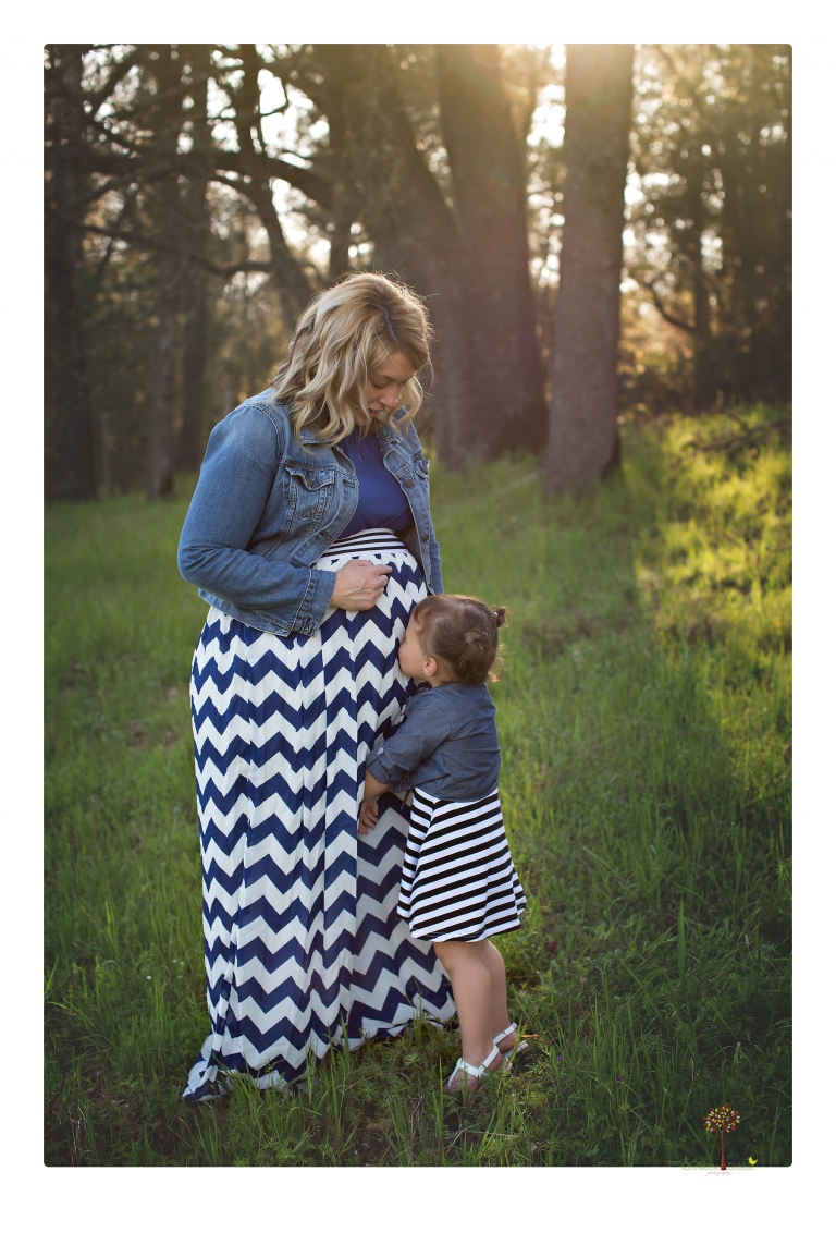 maternity portraits at Indigeny, photographed by Christine Dibble Photography of Sonora, include photos of mom and her baby belly, the whole family, and big sister as they play.