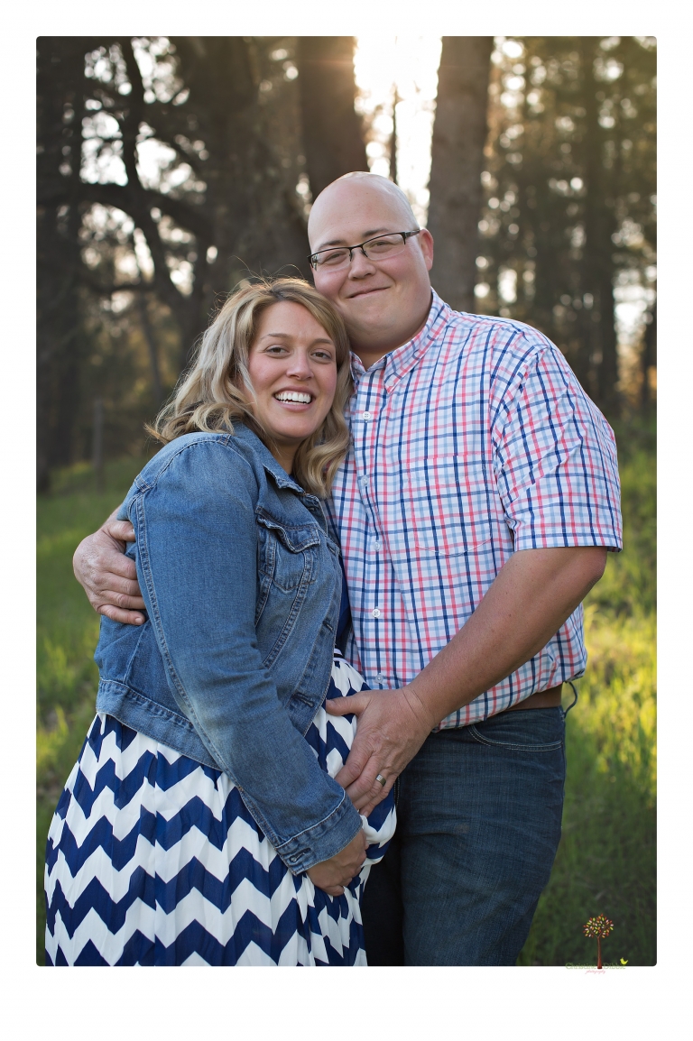 maternity portraits at Indigeny, photographed by Christine Dibble Photography of Sonora, include photos of mom and her baby belly, the whole family, and big sister as they play.