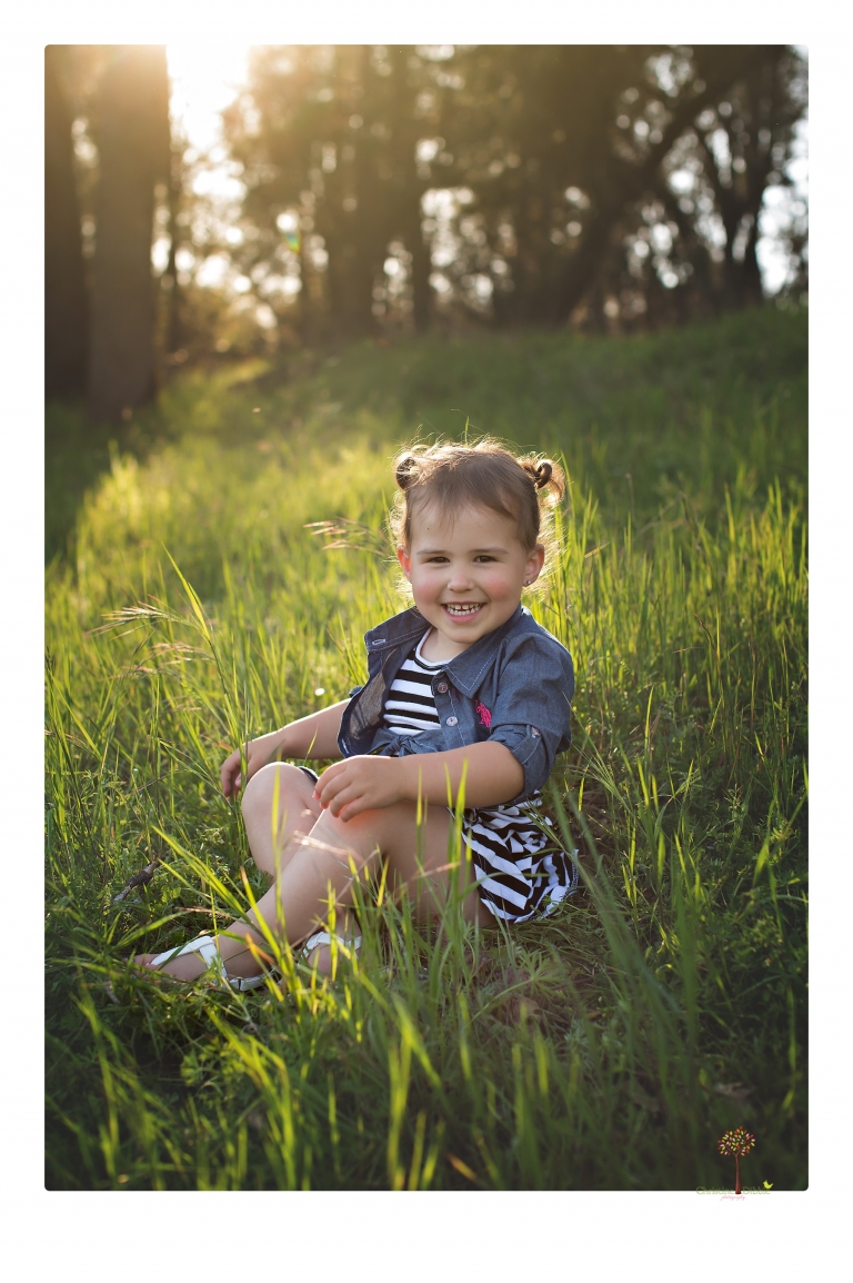 maternity portraits at Indigeny, photographed by Christine Dibble Photography of Sonora, include photos of mom and her baby belly, the whole family, and big sister as they play.