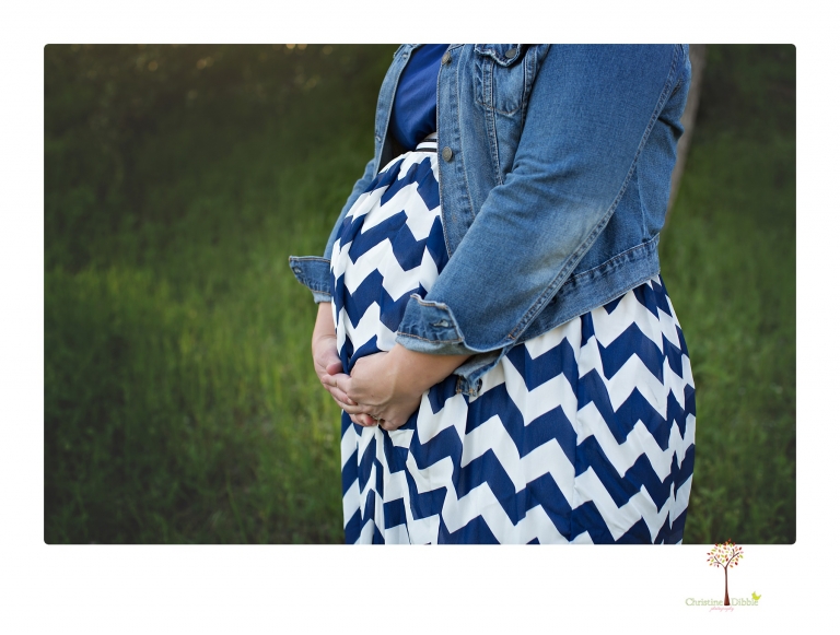 maternity portraits at Indigeny, photographed by Christine Dibble Photography of Sonora, include photos of mom and her baby belly, the whole family, and big sister as they play.