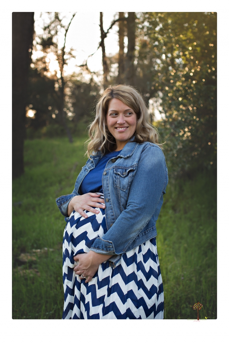 maternity portraits at Indigeny, photographed by Christine Dibble Photography of Sonora, include photos of mom and her baby belly, the whole family, and big sister as they play.
