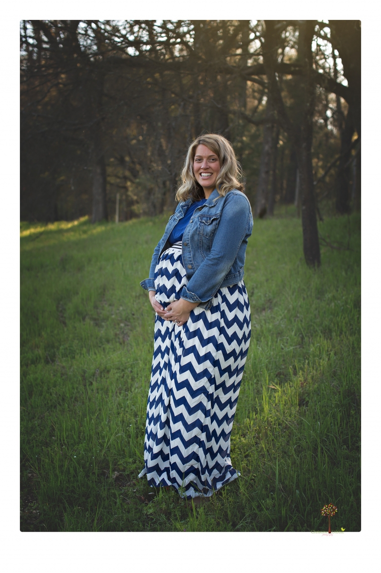 maternity portraits at Indigeny, photographed by Christine Dibble Photography of Sonora, include photos of mom and her baby belly, the whole family, and big sister as they play.
