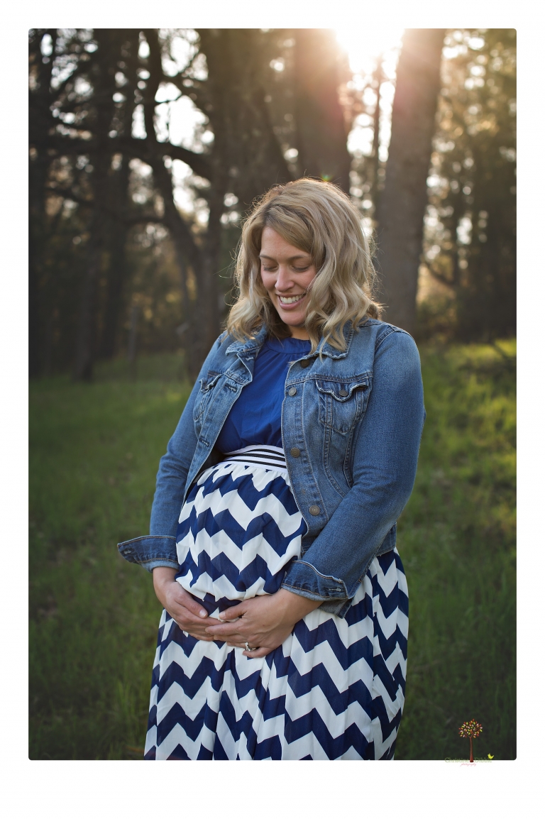 maternity portraits at Indigeny, photographed by Christine Dibble Photography of Sonora, include photos of mom and her baby belly, the whole family, and big sister as they play.