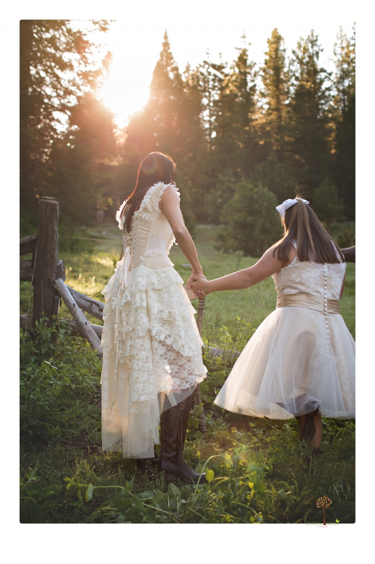 Sonora senior portrait photographer Christine Dibble Photography takes senior portraits of a girl in a lace dress with giant balloons on a velvet loveseat in a field.